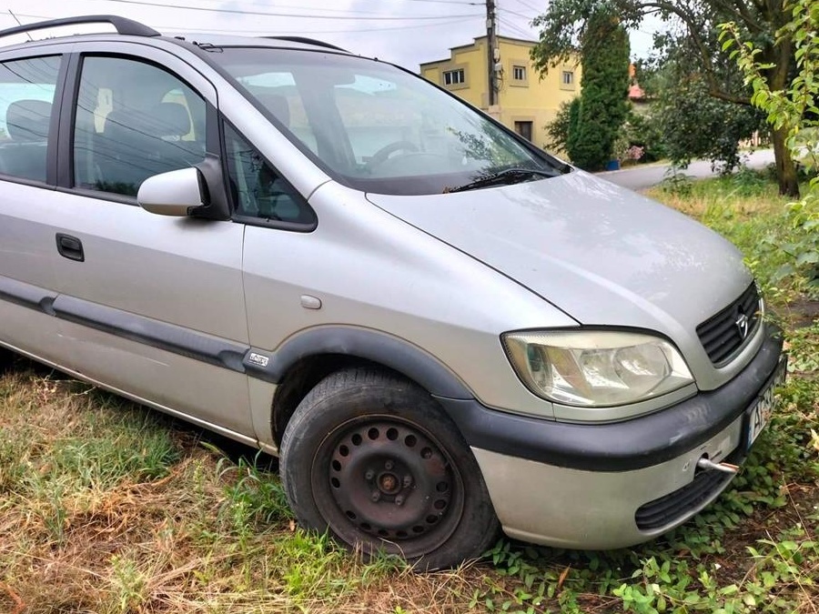 Vand Opel Zafira an 2002 cu motor defect