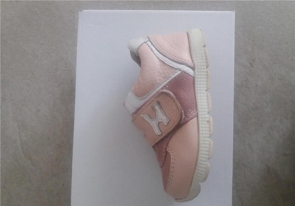 Vand pantofi bebe, pt fete,  marimea 20