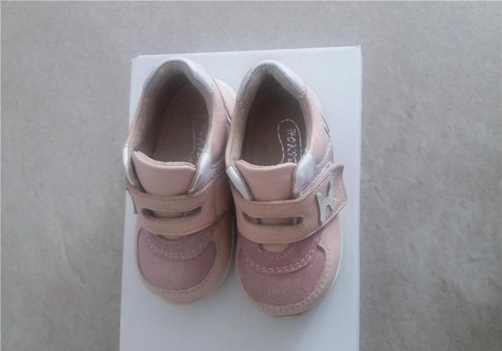 Vand pantofi bebe, pt fete,  marimea 20