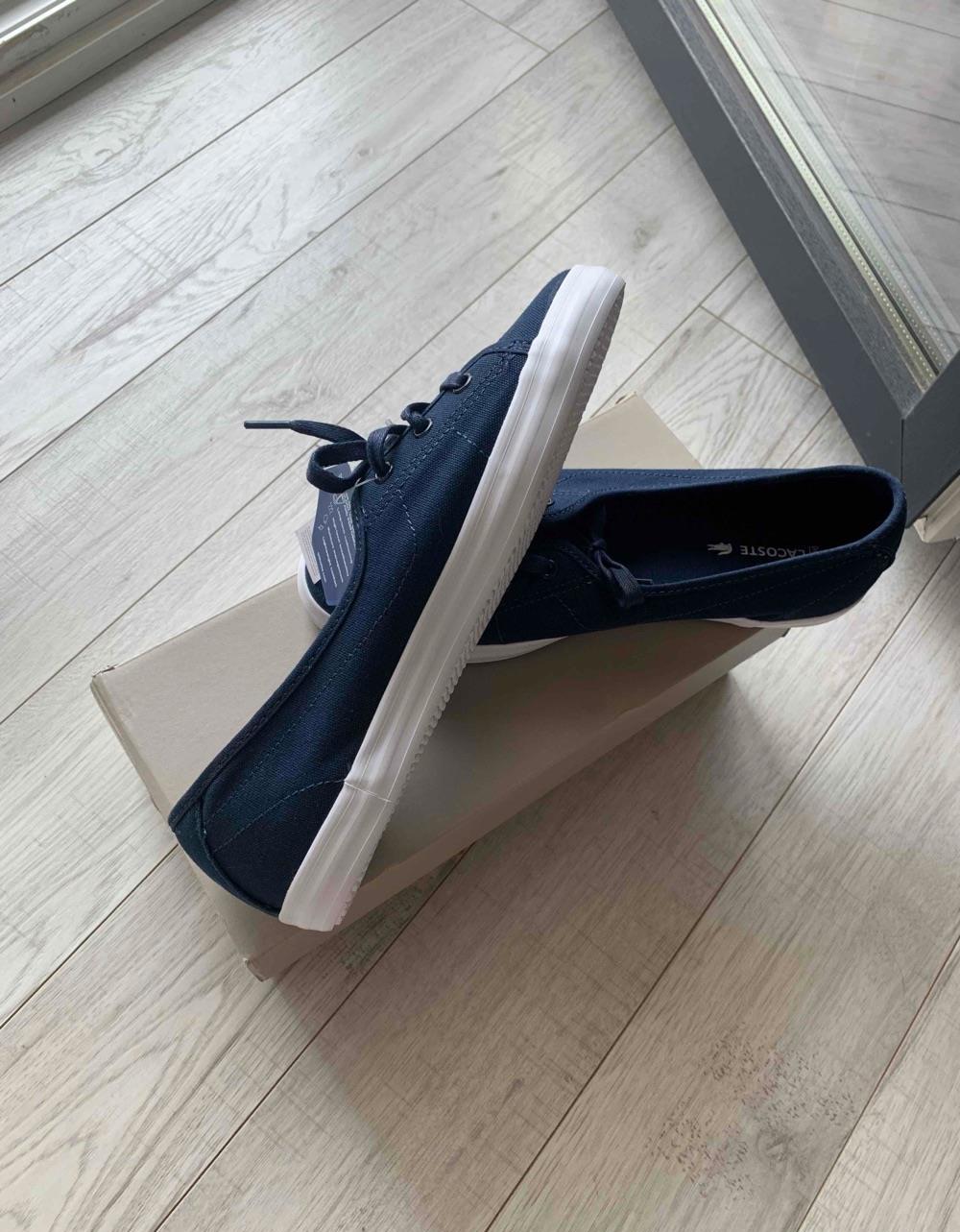 Vand pantofi Lacoste