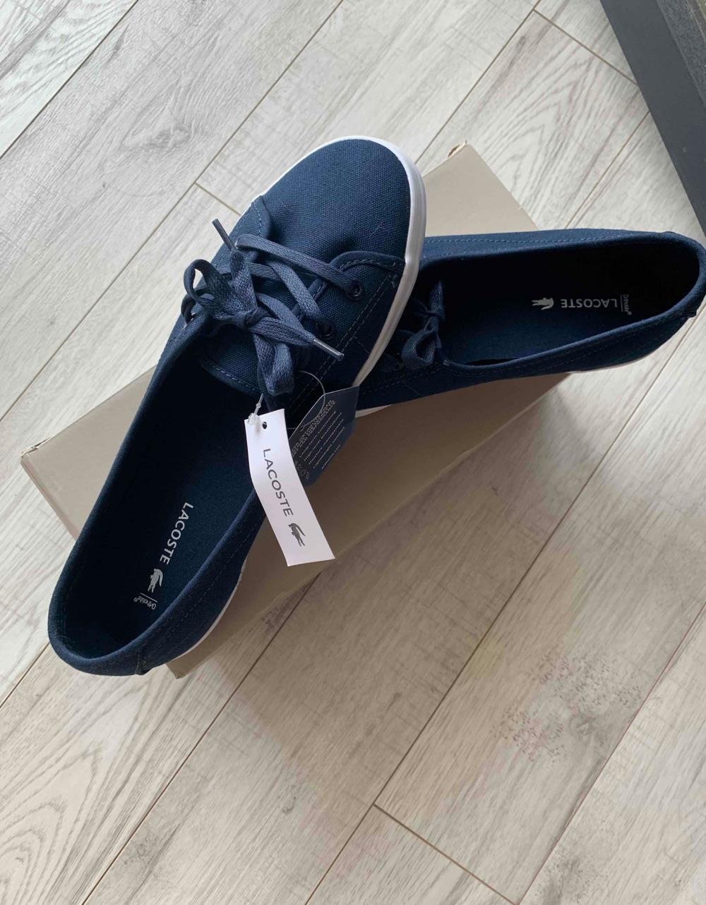 Vand pantofi Lacoste