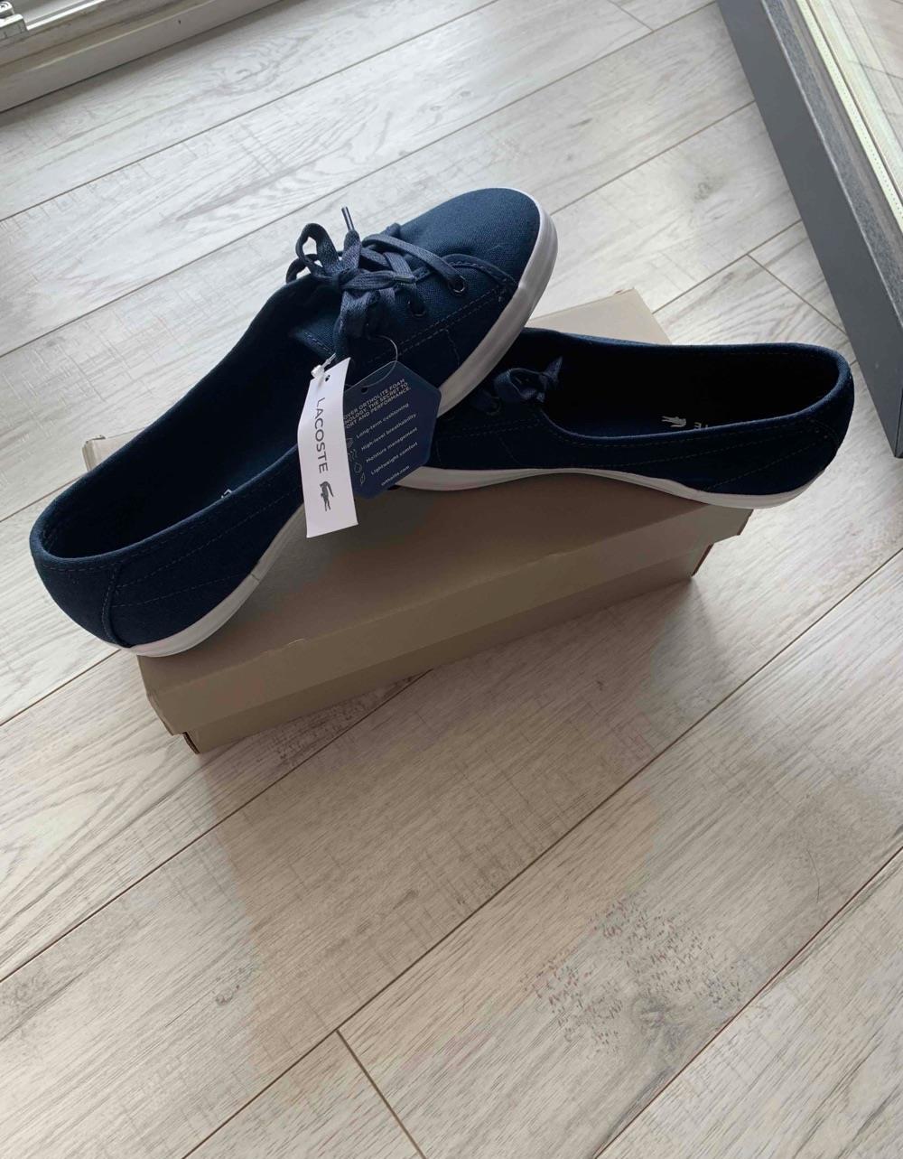 Vand pantofi Lacoste