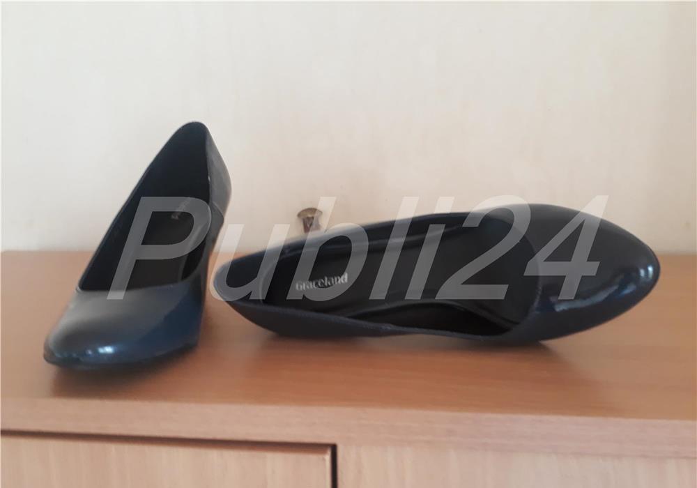 Vand pantofi marca GRACELAND nr. 37, culoare bleumarin, impecabili si comozi