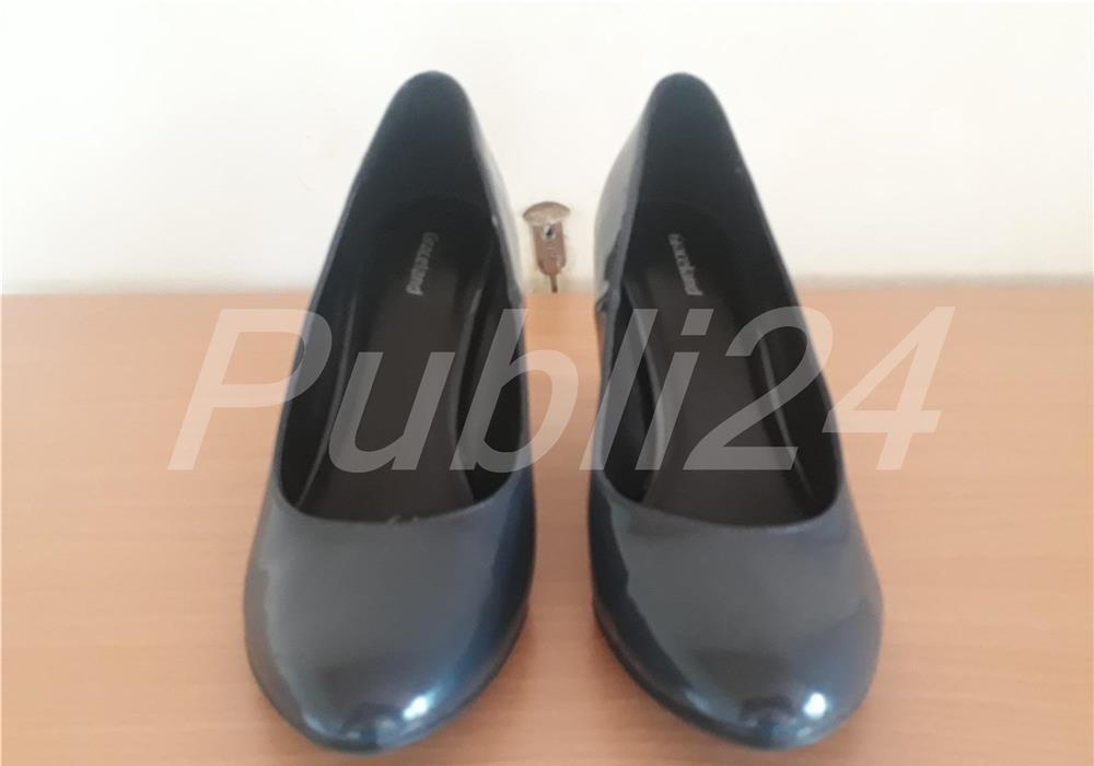 Vand pantofi marca GRACELAND nr. 37, culoare bleumarin, impecabili si comozi