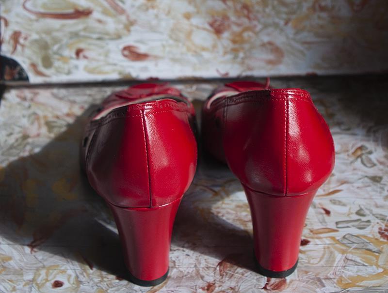 Vand pantofi rosii din piele, nepurtati, Comod Collection, masura 37