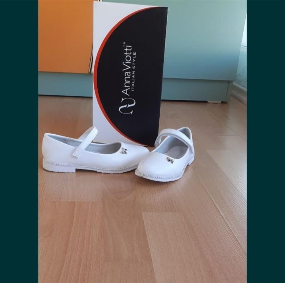 Vând pantofiori eleganți albi mărimea 32