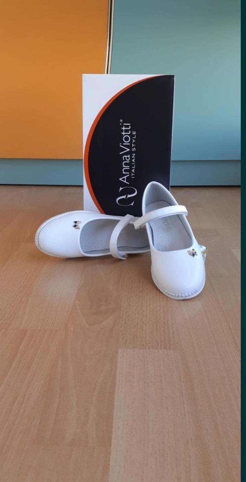 Vând pantofiori eleganți albi mărimea 32