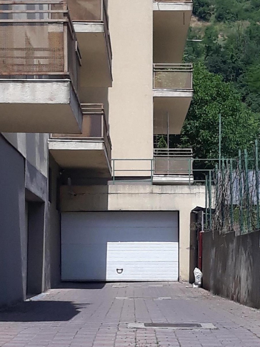 Vand parcari exterioare, cu CF-uri individuale, in Grigorescu