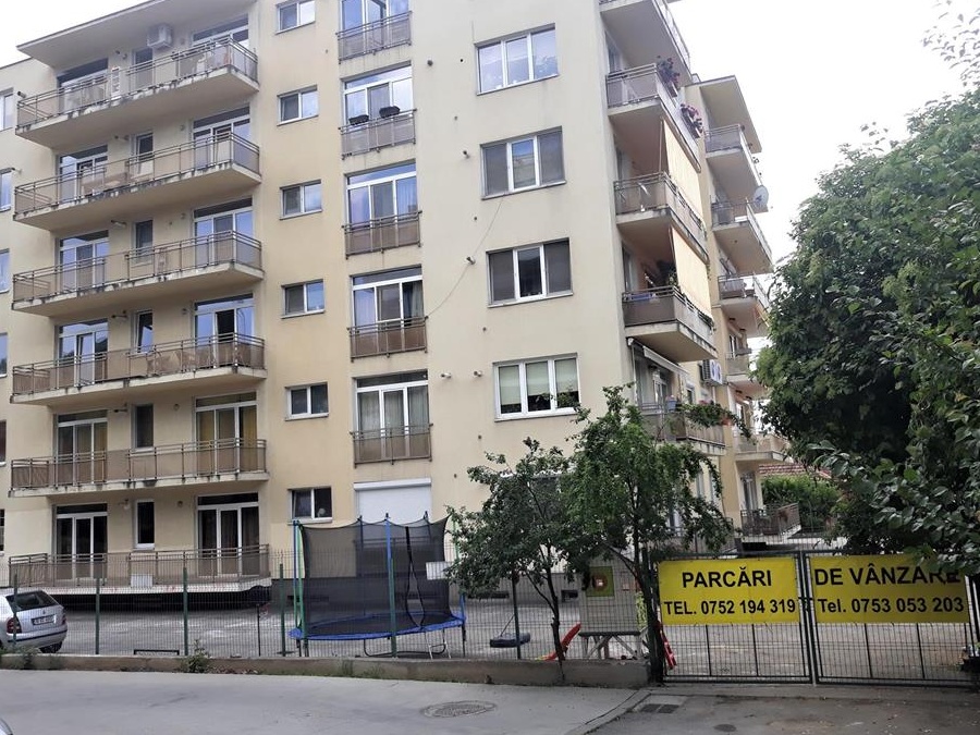 Vand parcari exterioare, cu CF-uri individuale, in Grigorescu