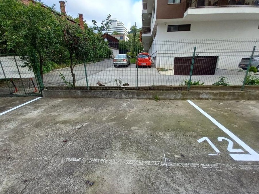 Vand parcari exterioare, cu CF-uri individuale, in Grigorescu