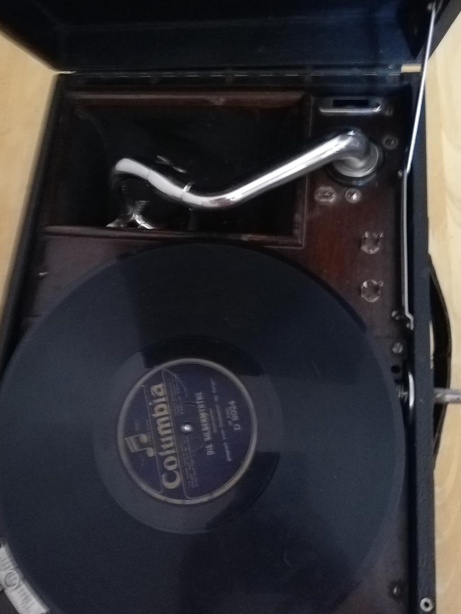 Vând patefon His Master's Voice