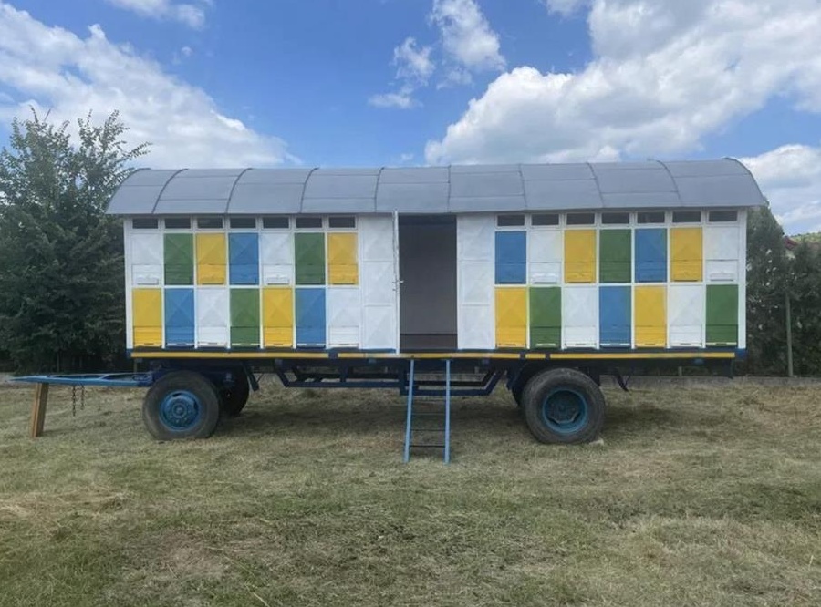 Vand Pavilion Apicol