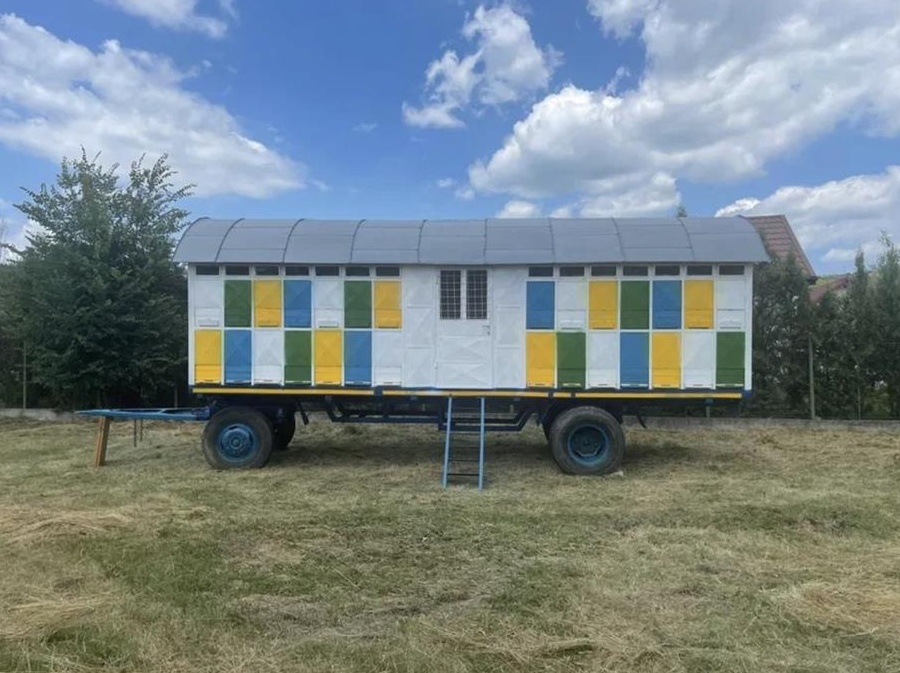 Vand Pavilion Apicol