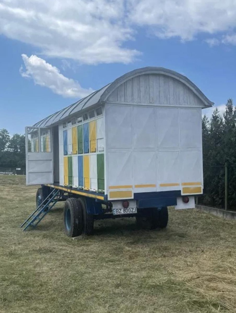 Vand Pavilion Apicol