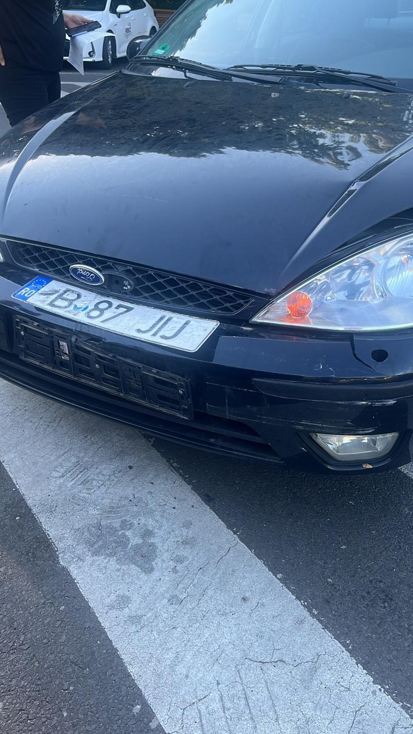 Vând pentru dezmembrare.