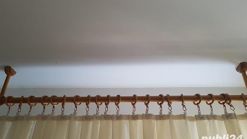 Vând perdea 2,15m X 6,5m și 2 galerii din lemn + accesorii