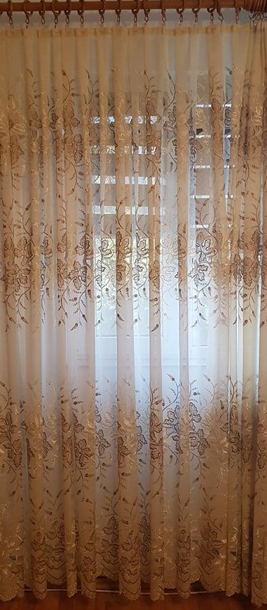 Vând perdea 2,15m X 6,5m și 2 galerii din lemn + accesorii