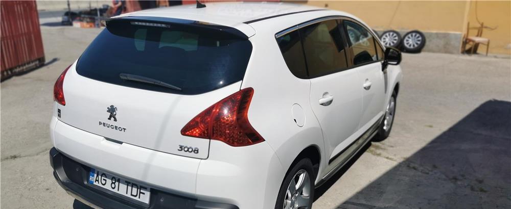 Vând Peugeot 3008