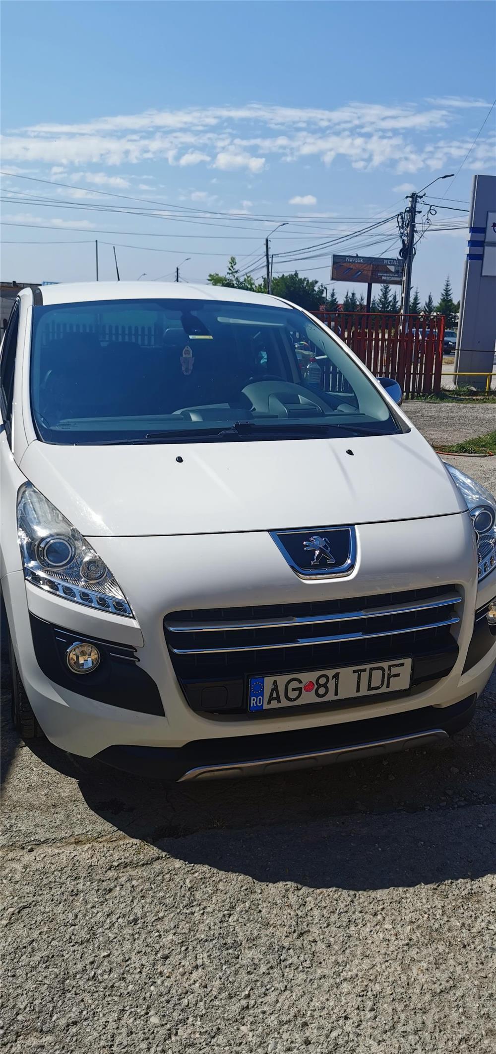 Vând Peugeot 3008