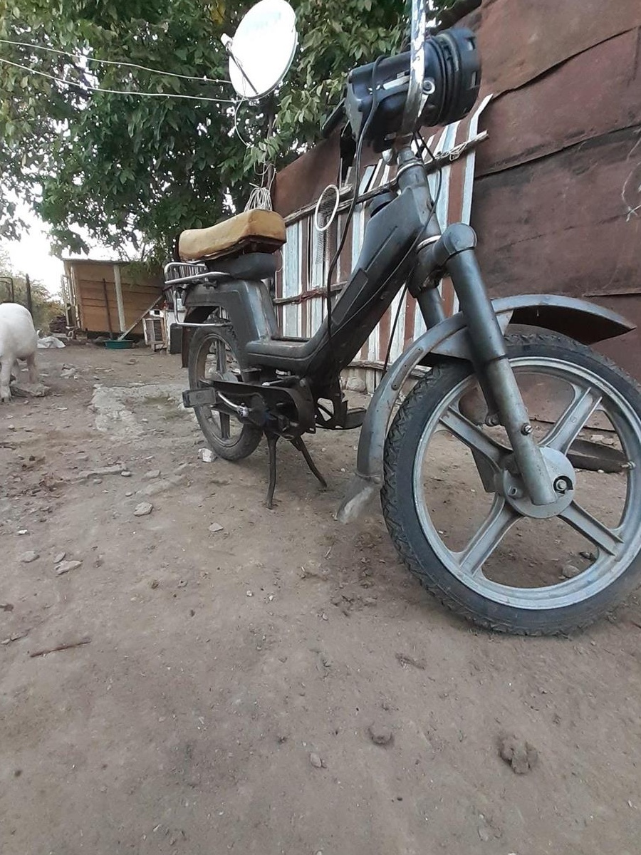Vând piaggio cu pedale fără motor 500 lei