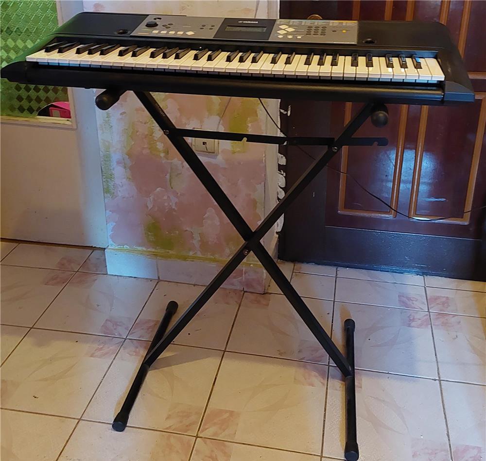 Vand pian/sintetizator Yamaha PSR E233