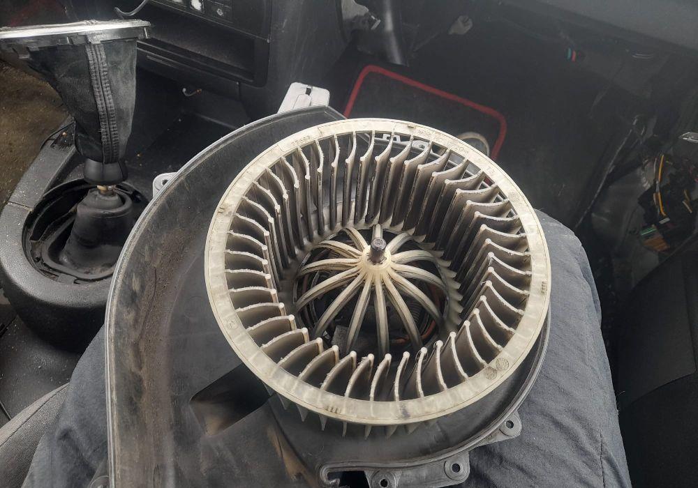 Vând piese audi A2 an de fabricație 2003 1.4 benzina cod AUA