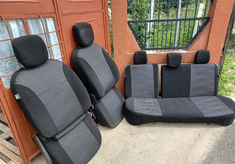 Vand piese si accesorii auto Duster