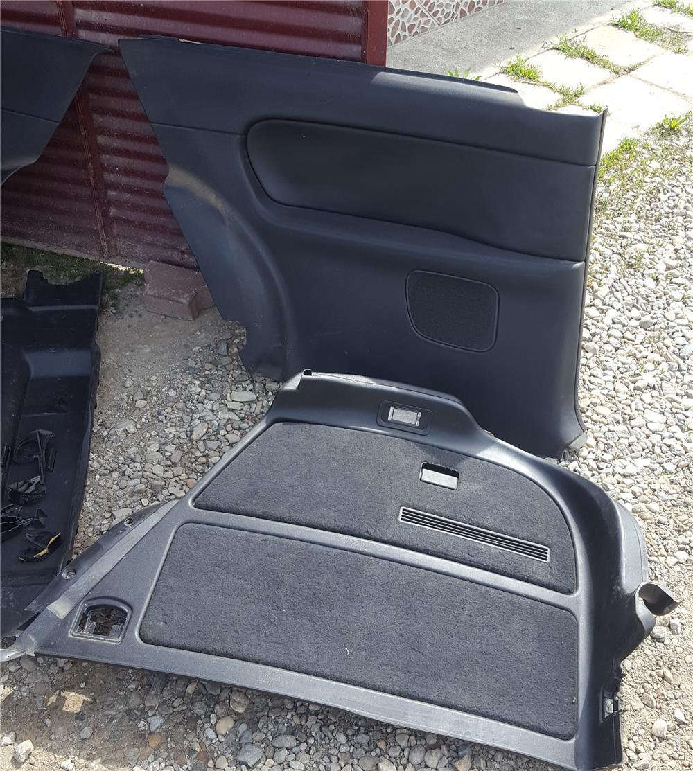 Vand plasticuri de interior audi a 3 motor 1,9 tdi.