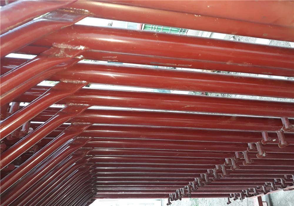 Vând podine simple,cu trapă, scara acces,schela metalică,roți  schela
