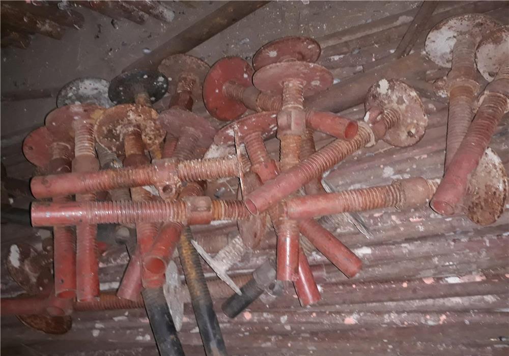 Vând podine simple,cu trapă, scara acces,schela metalică,roți  schela