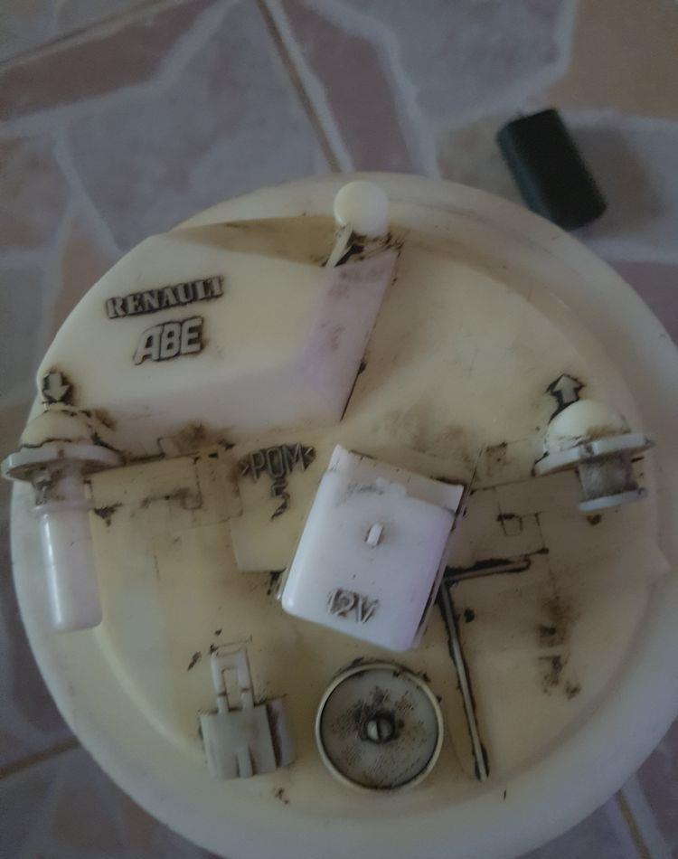 Vând pompă benzină și accesorii instalatie GPL marca VIALLE.