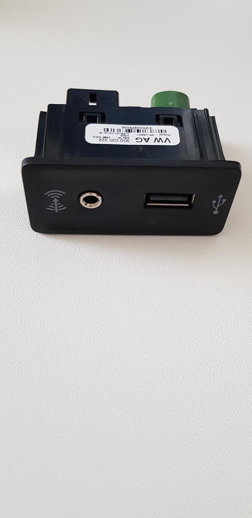 Vand port/ mufa USB, auxiliar Volkswagen Passat B8.