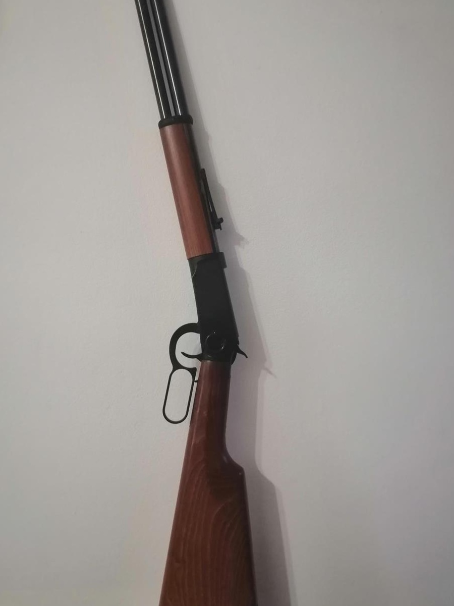 Vand pușcă cu aer comprimat model Winchester produsa de Walter