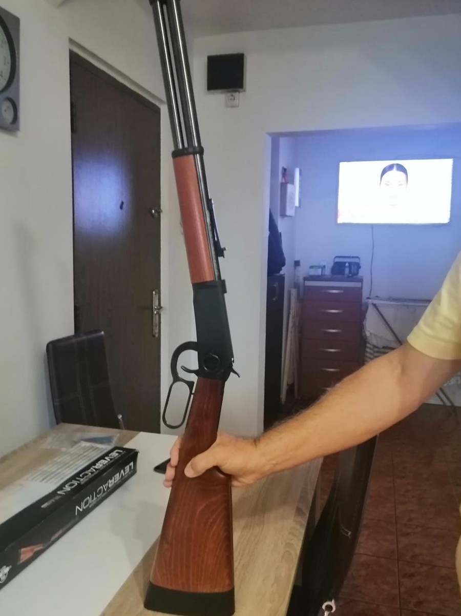 Vand pușcă cu aer comprimat model Winchester produsa de Walter
