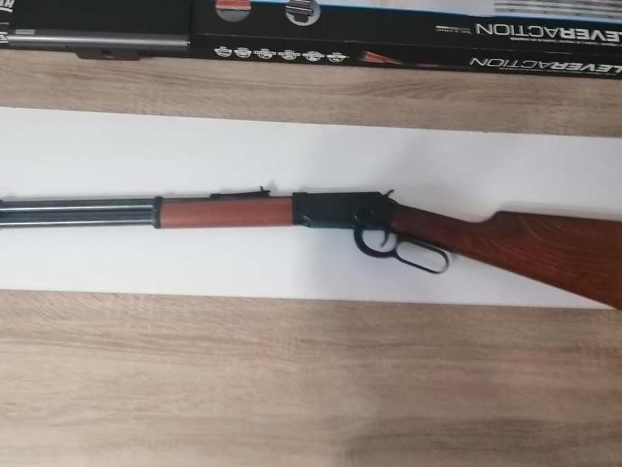 Vand pușcă cu aer comprimat model Winchester produsa de Walter