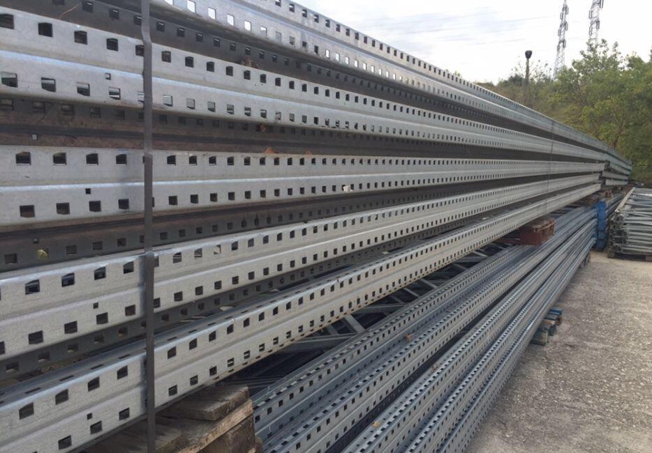 Vand rafturi metalice Second hand tip metro