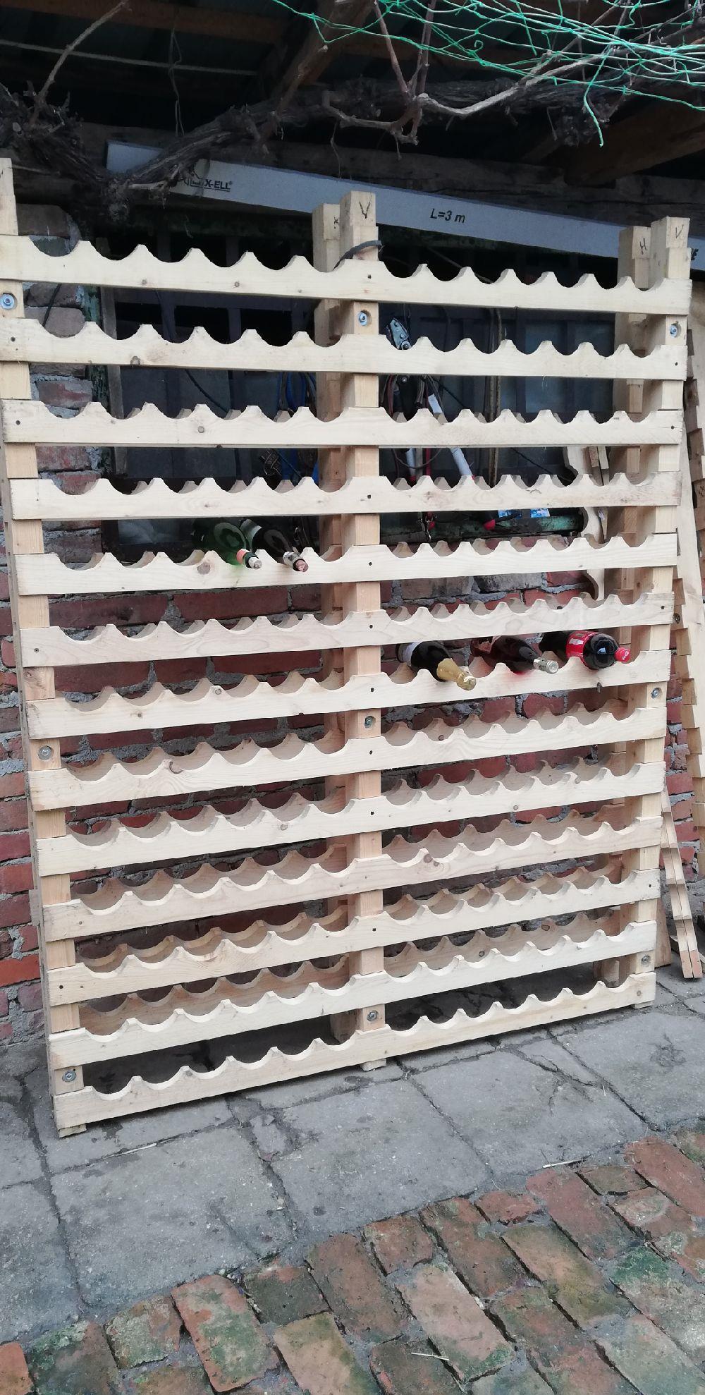 Vând rafturi pentru sticle de vin