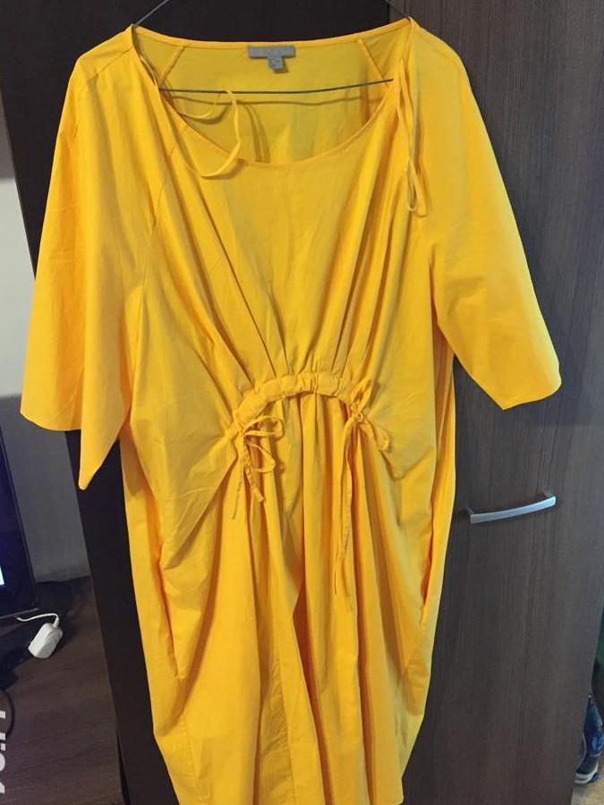 Vand rochie COS marime 44, noua, galben