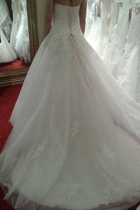 Vand rochie de mireasa (noua) tip printesa