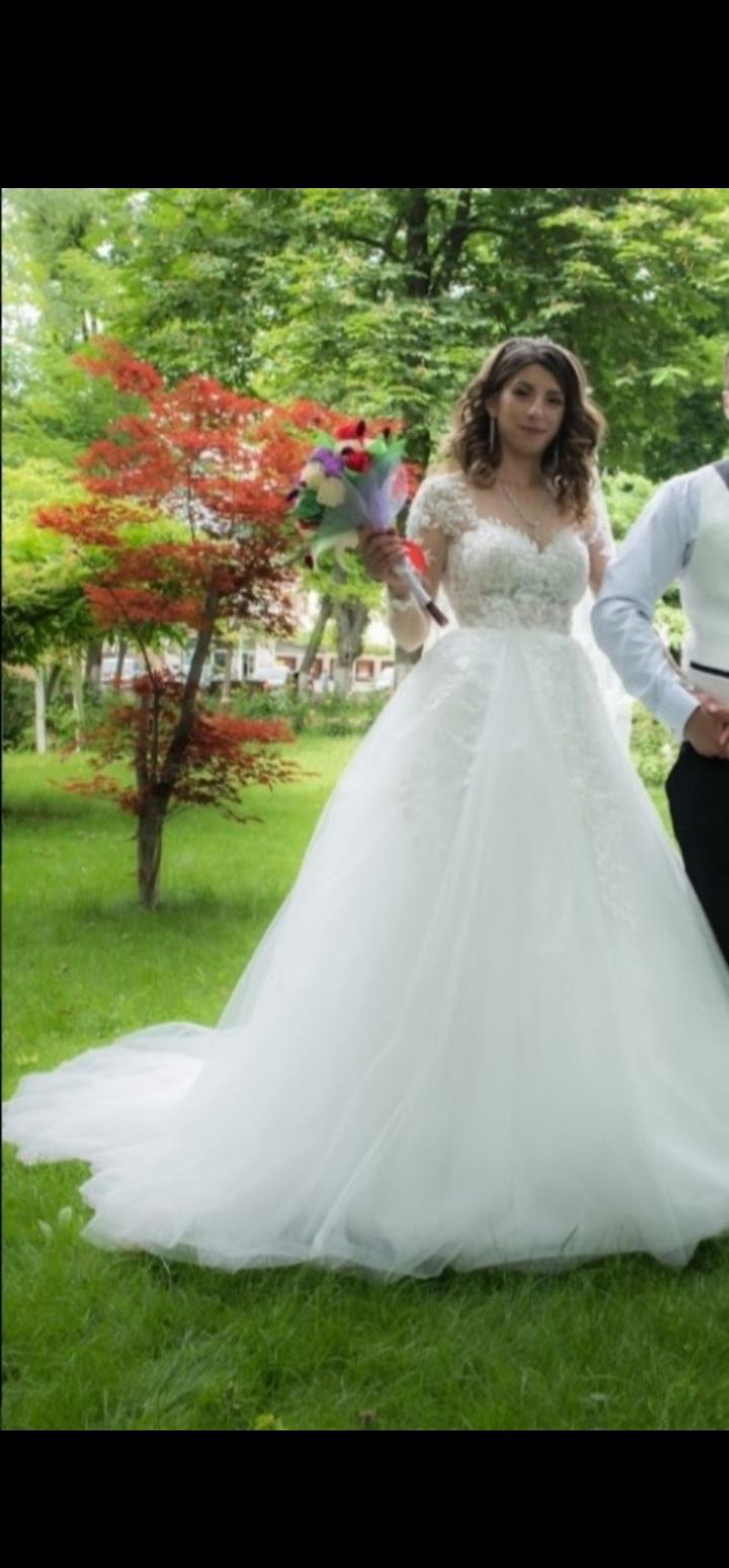 Vând rochie de mireasa, pret negociabil 1800lei