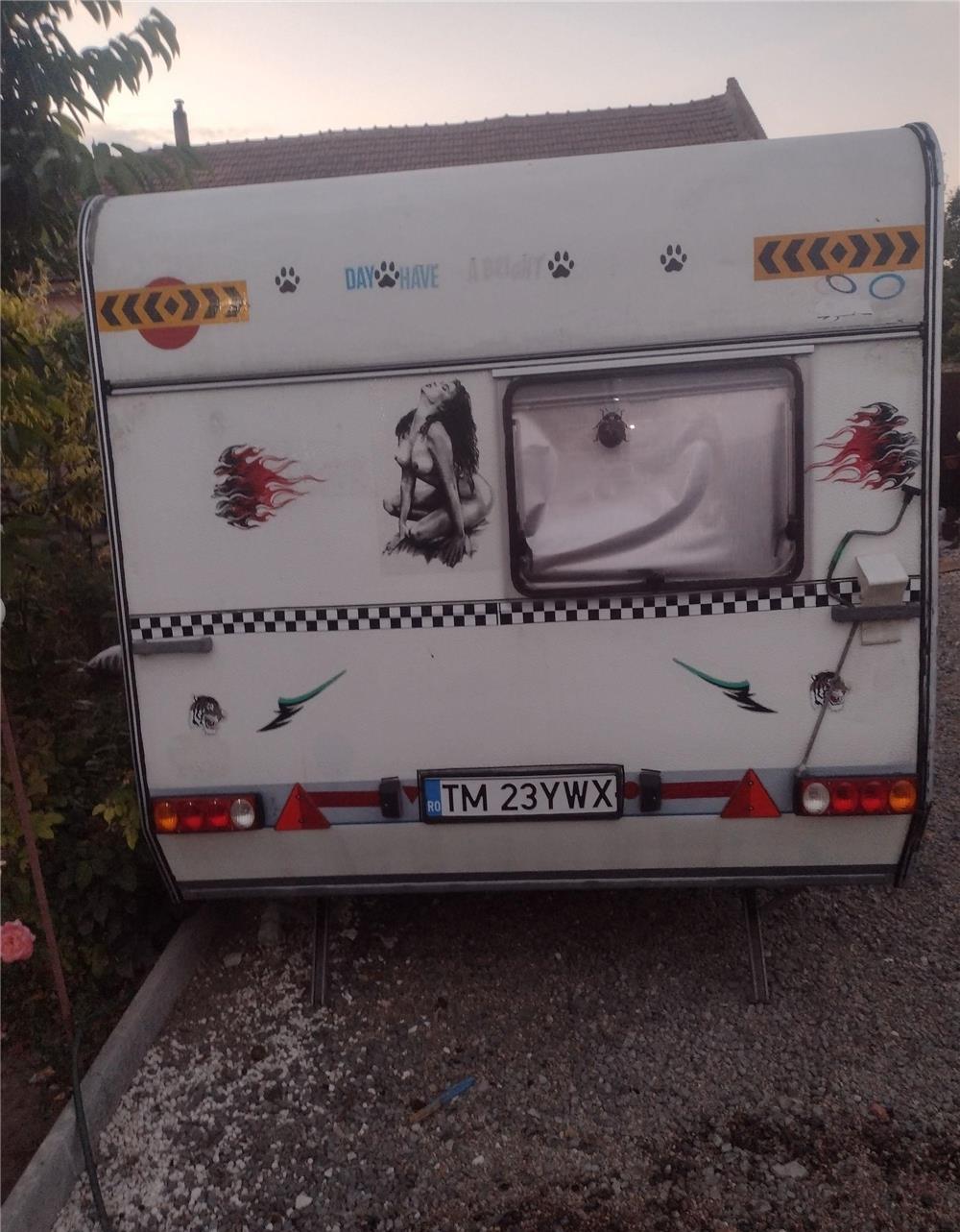 Vând rulota înmatriculată