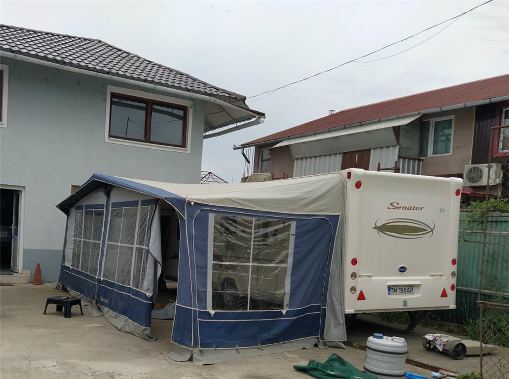 Vand rulota mare cu dotari multiple - pentru familie 4-5 persoane