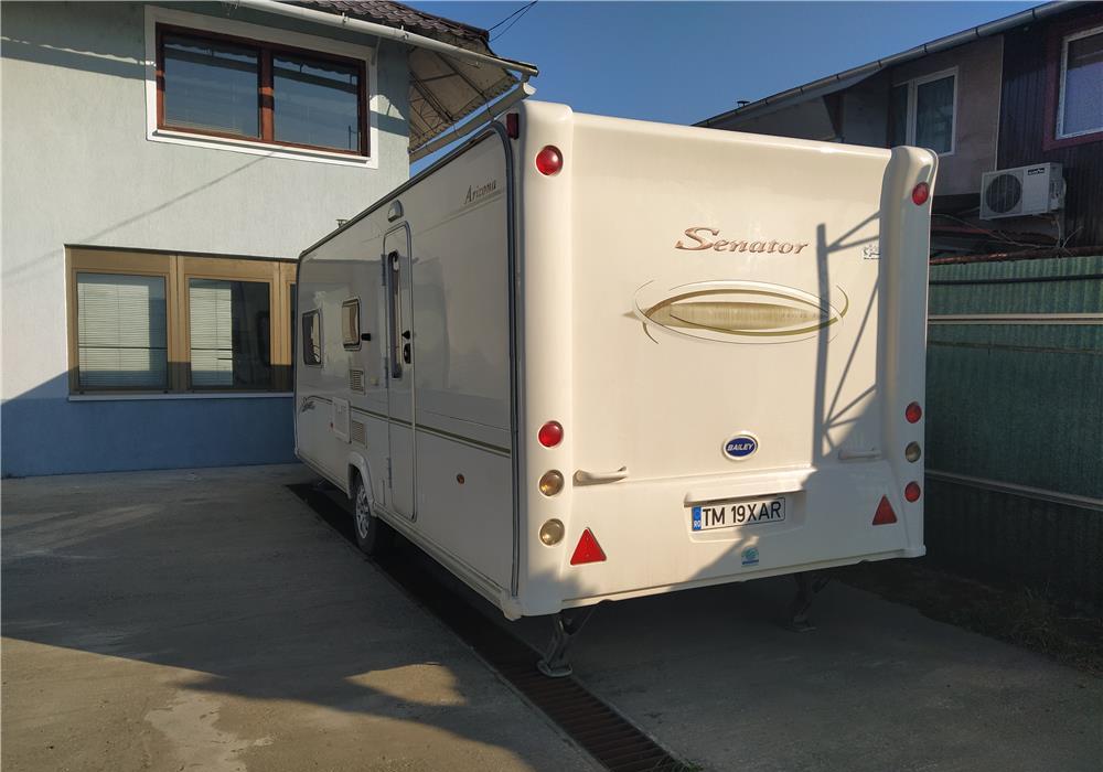 Vand rulota mare cu dotari multiple - pentru familie 4-5 persoane