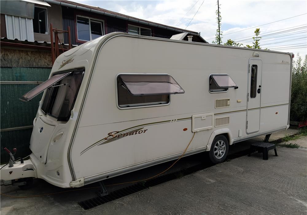 Vand rulota mare cu dotari multiple - pentru familie 4-5 persoane