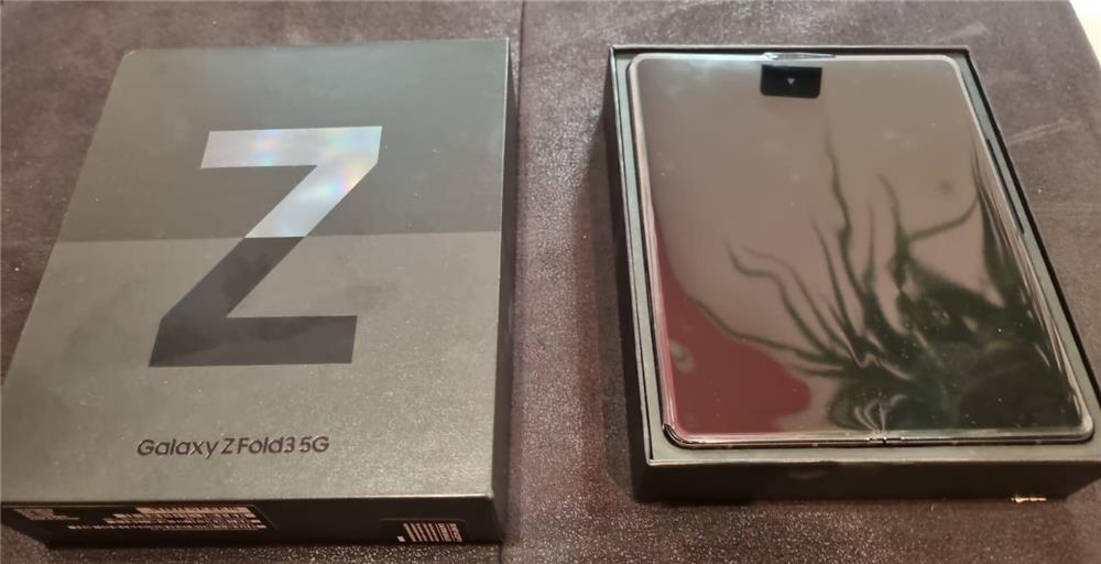 Vand Samsung Galaxy Z Fold3, 12GB RAM, 512GB, 5G, PHANTOM BLACK Nou
