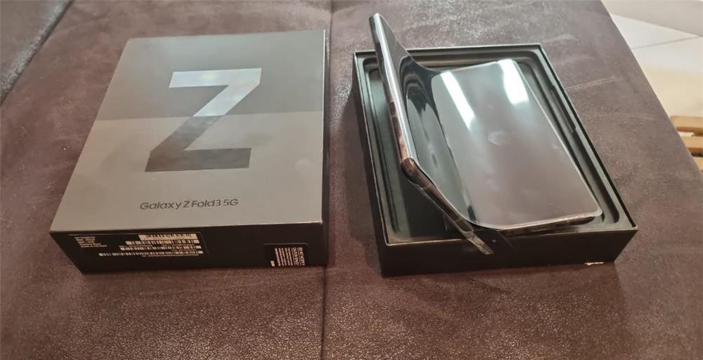 Vand Samsung Galaxy Z Fold3, 12GB RAM, 512GB, 5G, PHANTOM BLACK Nou