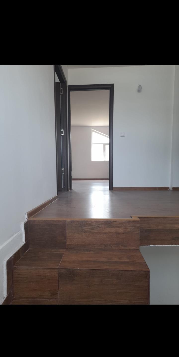 Vănd sau schimb apartament două camere exclus Craiovița  sau Cornițoiu