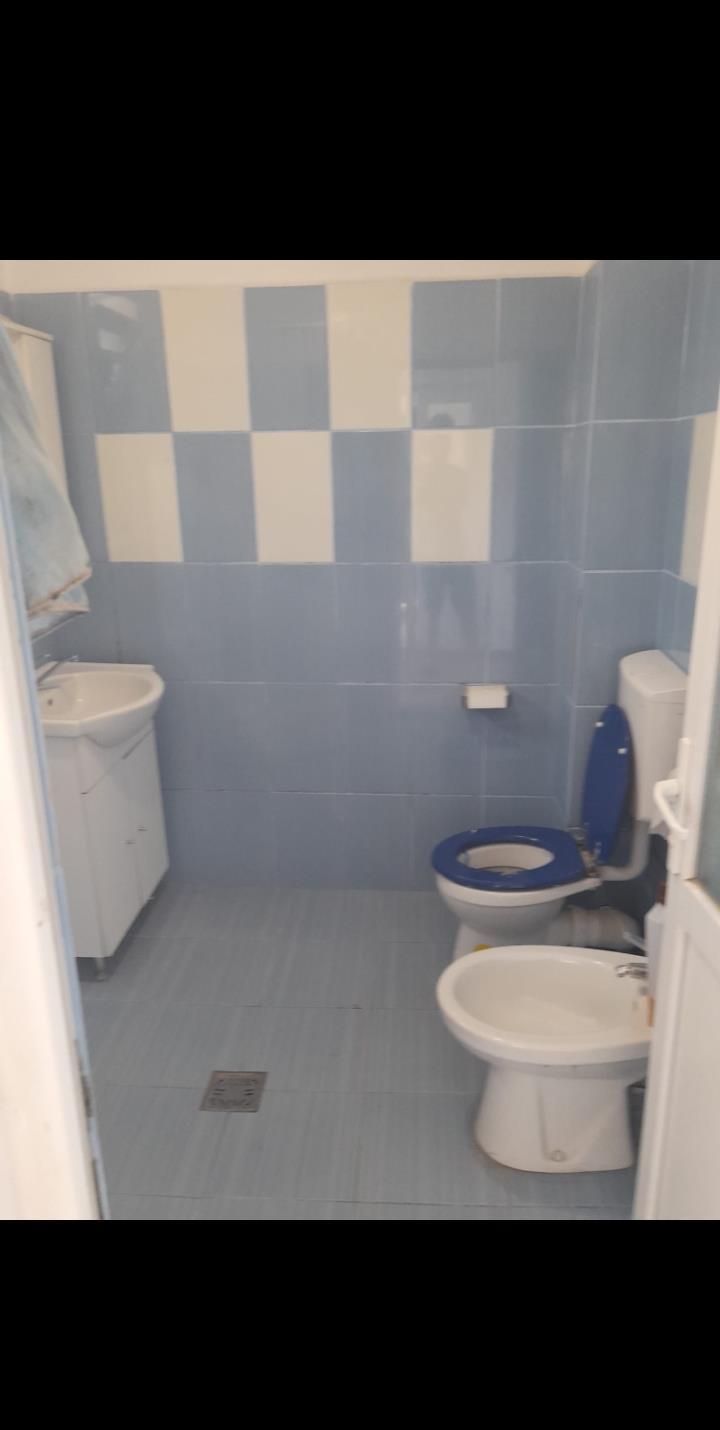 Vănd sau schimb apartament două camere exclus Craiovița  sau Cornițoiu