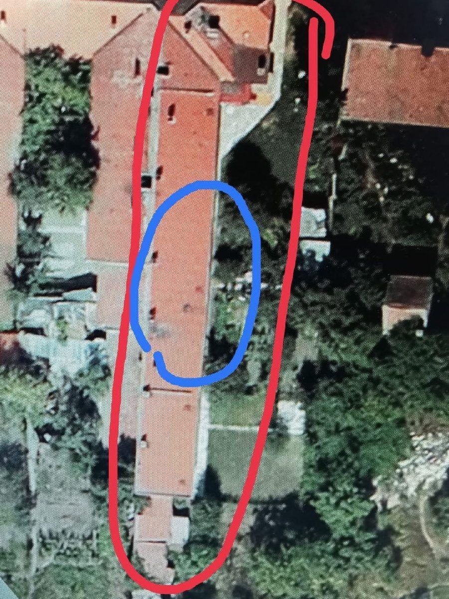 Vand sau schimb casă/apartament 290 mp2 din care 70 mp2 utili la curte comuna cu 3 vecini Deosebiți!