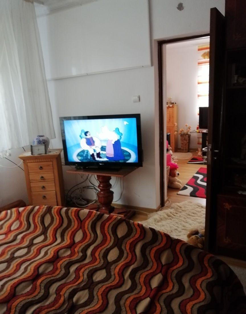 Vând sau schimb cu apartament în Satu Mare.